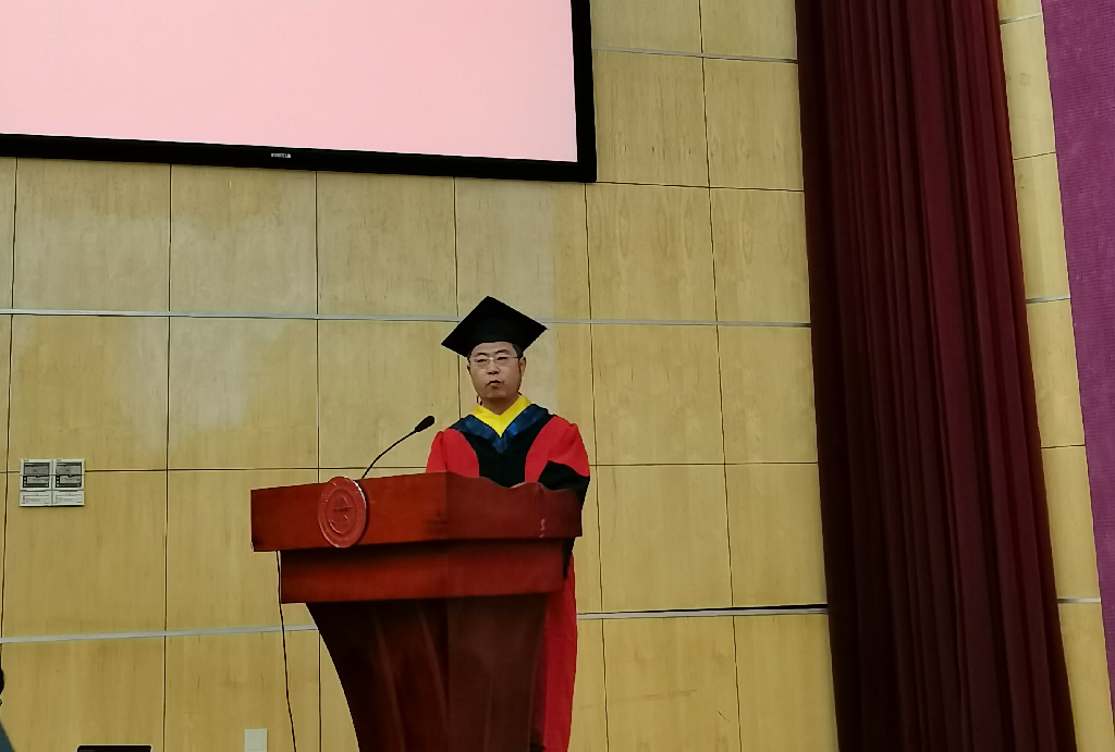 1616935446356018851.png 10 微纳电子学系 张卫平 宣读表彰名单.png