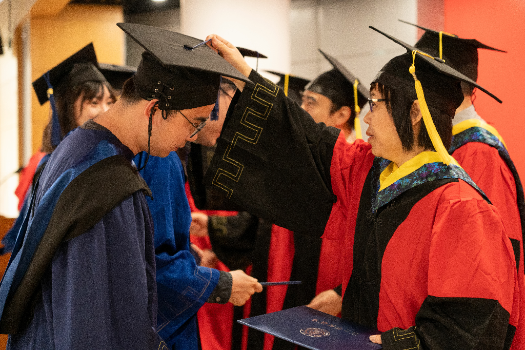 1616935526185050580.png 17 学位授予仪式2.png