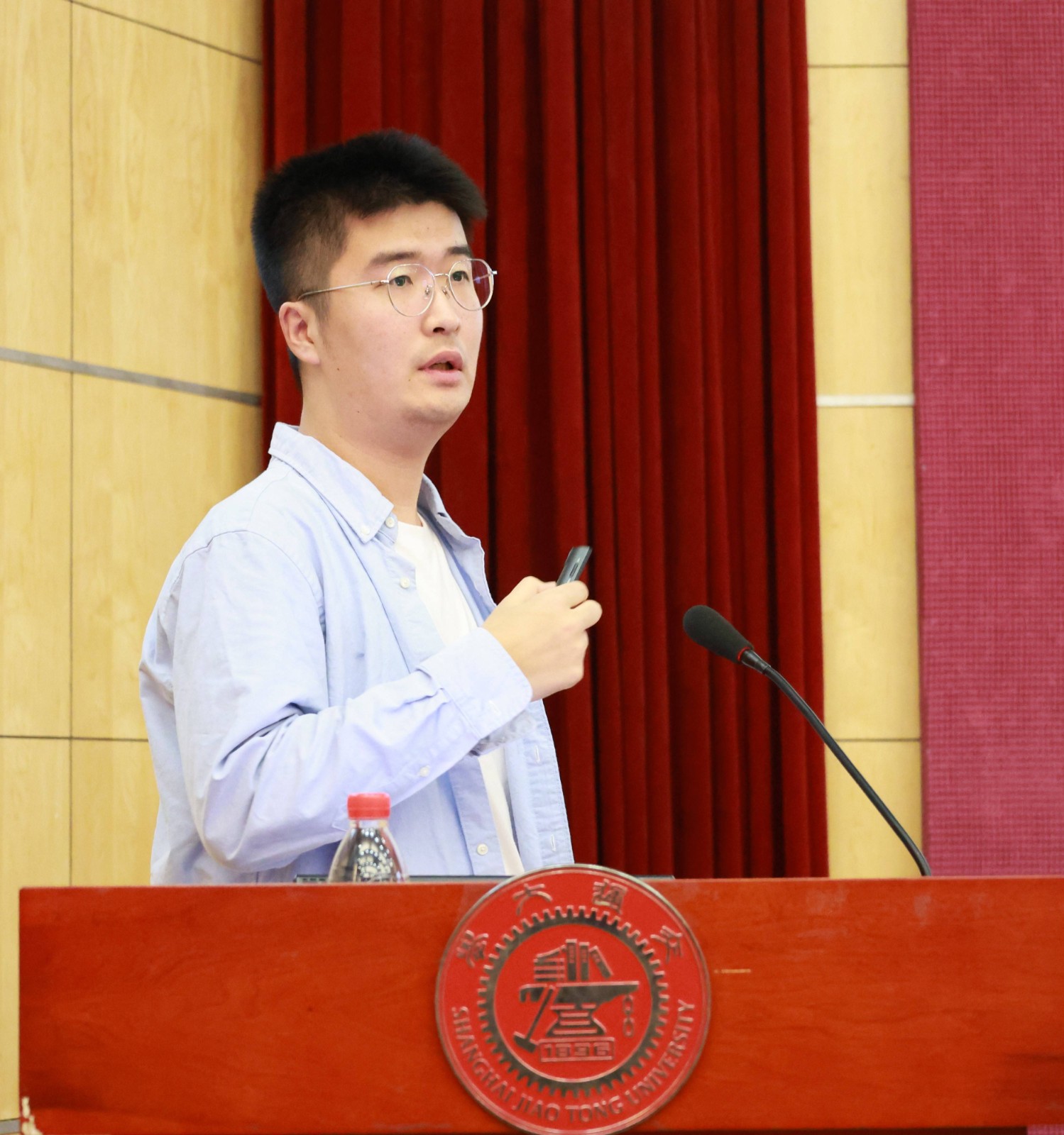 配图15上海交通大学博士生代表吕鹏.jpg 配图15上海交通大学博士生代表吕鹏.jpg