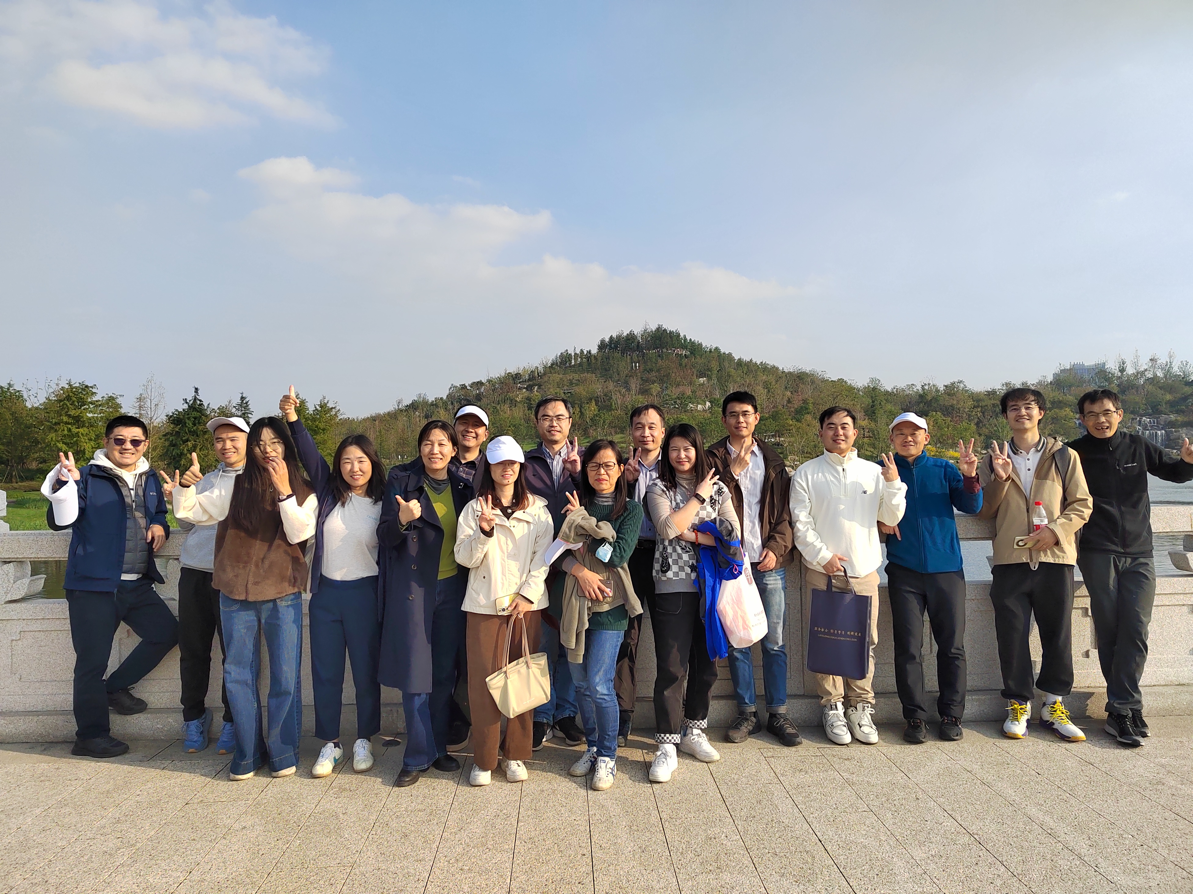 微纳健步走.jpg 微纳健步走.jpg